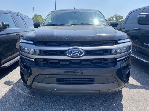 Used 2024 Ford Expedition XLT AWD/4WD image 2