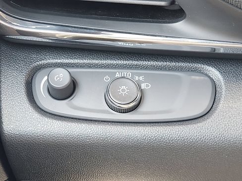 Used 2025 Buick Envista Preferred w/ Convenience II Package FWD image 26