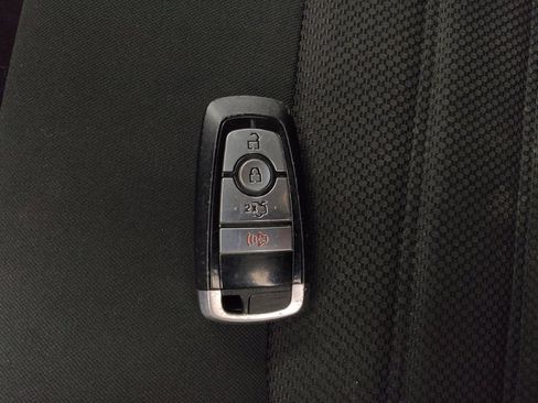 Used 2020 Ford Fusion SE image 32