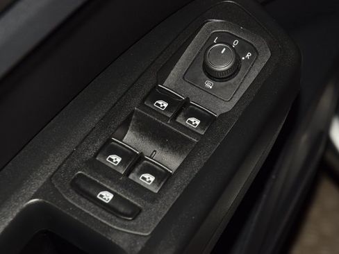 Used 2018 Volkswagen Atlas SE image 45