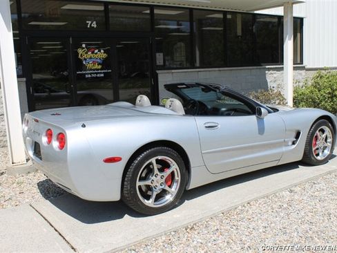 Used 2002 Chevrolet Corvette Coupe w/ Preferred Equipment Group2 RWD image 24
