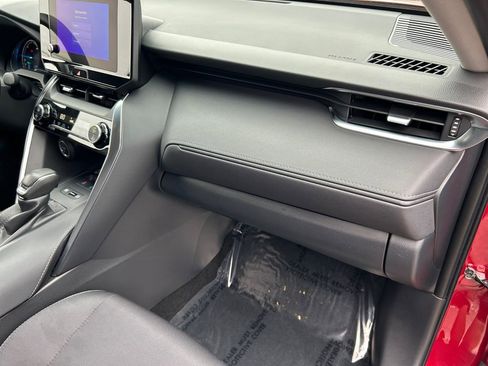 Used 2023 Toyota Venza LE image 26