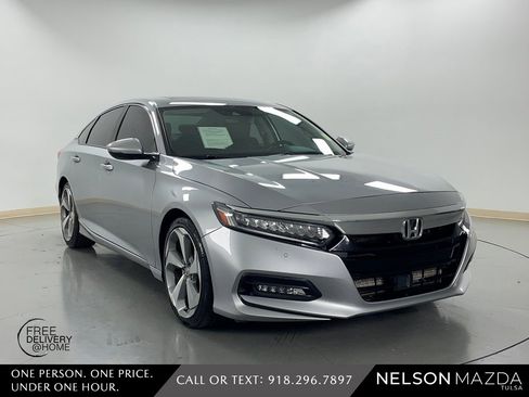 Used 2019 Honda Accord Touring image 4