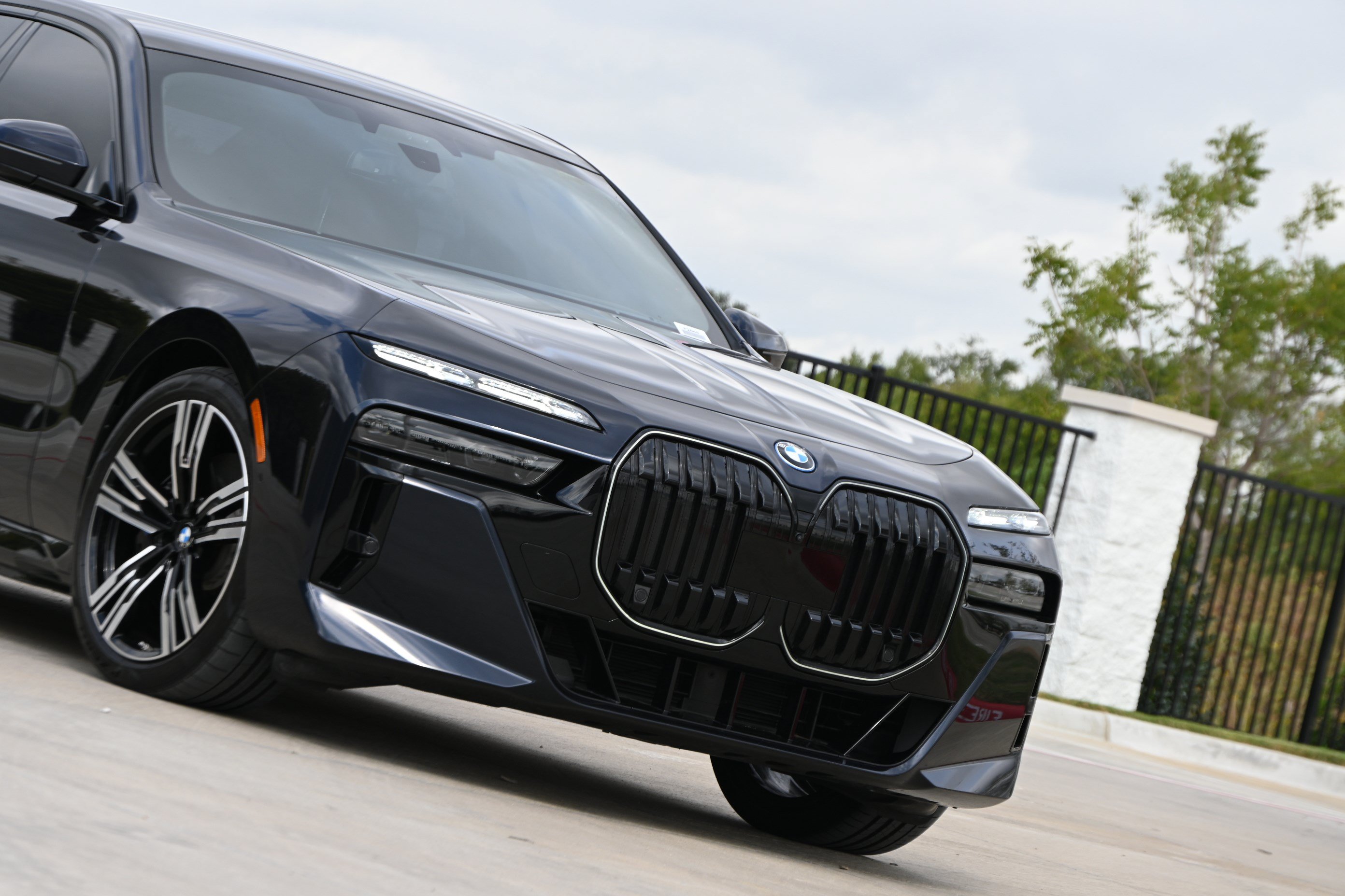Certified 2024 BMW i7 xDrive60 w/ Executive Package AWD/4WD image 41