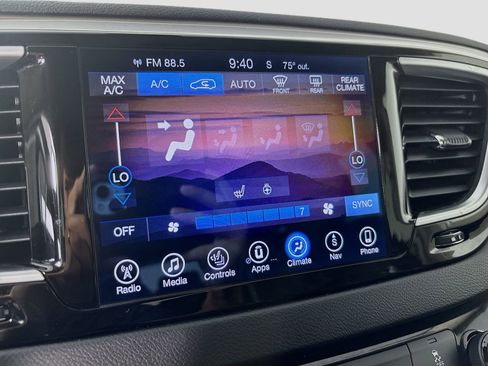 Used 2017 Chrysler Pacifica Touring-L Plus FWD image 16