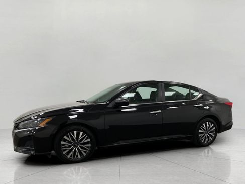 Certified 2025 Nissan Altima 2.5 SV FWD image 7