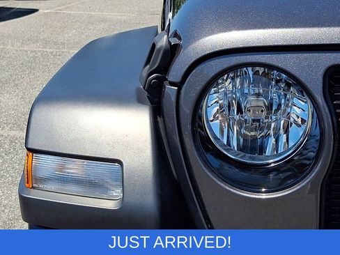 Used 2022 Jeep Wrangler Unlimited Sport AWD/4WD image 9