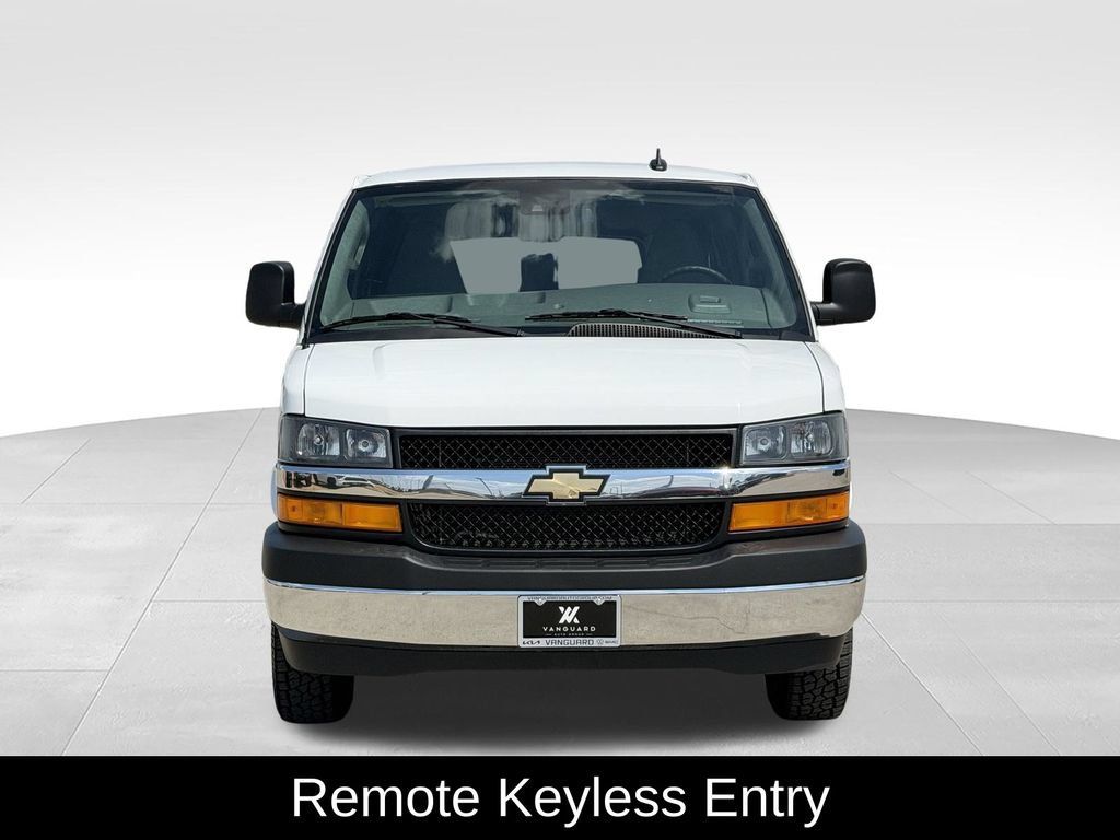 Used 2025 Chevrolet Express 3500 LT w/ LT Preferred Equipment Group RWD image 3