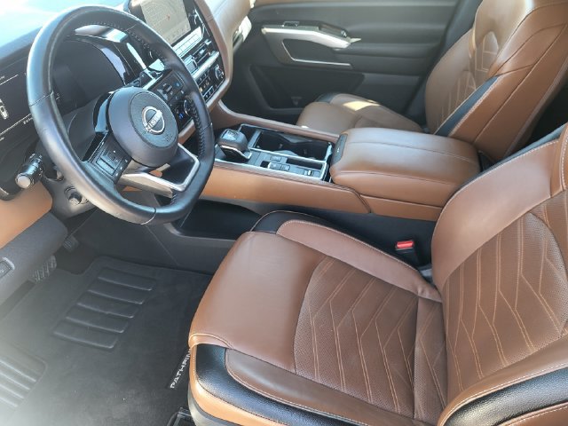 Used 2023 Nissan Pathfinder Platinum w/ Lighting Package (N93) FWD image 11
