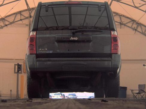 Used 2007 Jeep Commander Sport AWD/4WD image 6