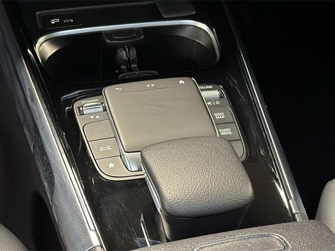 Used 2021 Mercedes-Benz GLB 250 4MATIC image 23