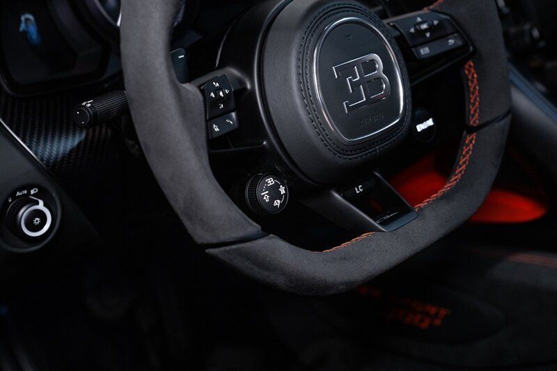 Used 2022 Bugatti Chiron Super Sport AWD/4WD image 24