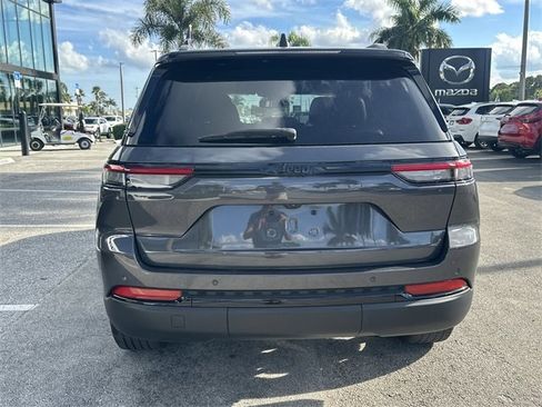 Used 2023 Jeep Grand Cherokee Altitude image 13