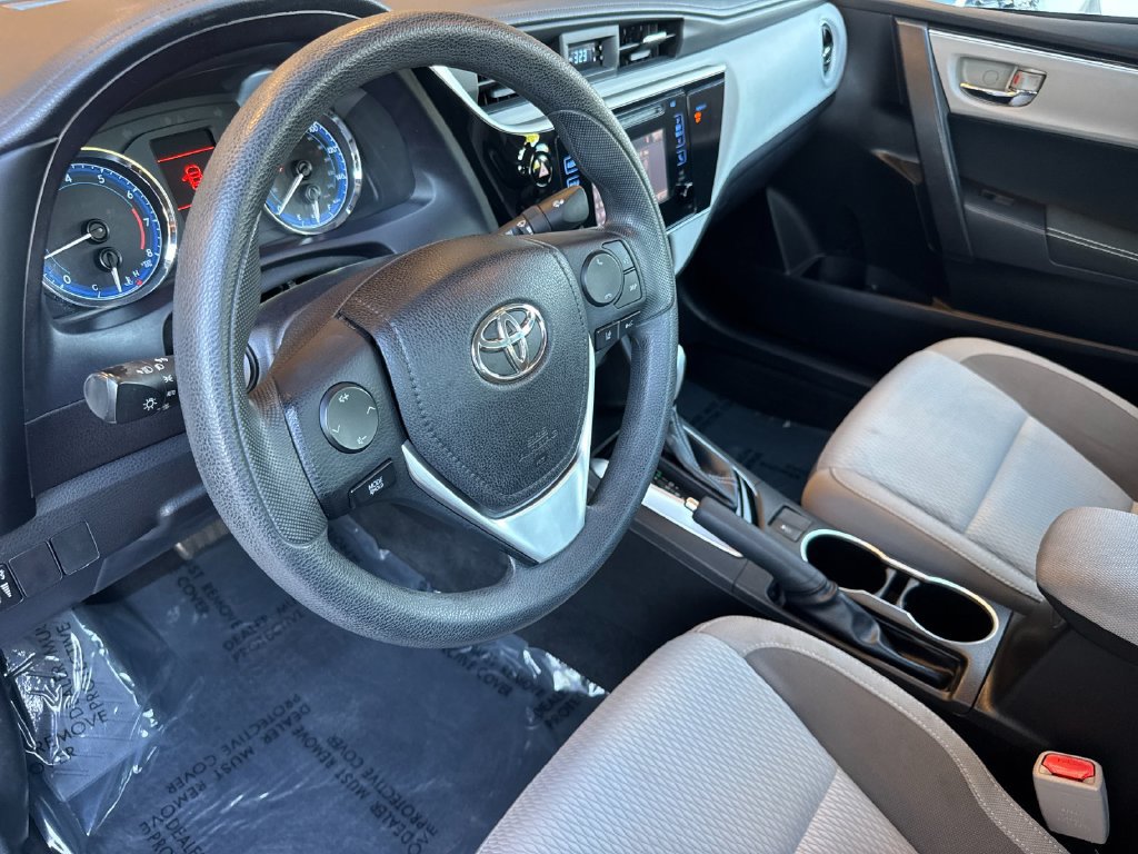 Used 2018 Toyota Corolla LE FWD image 11