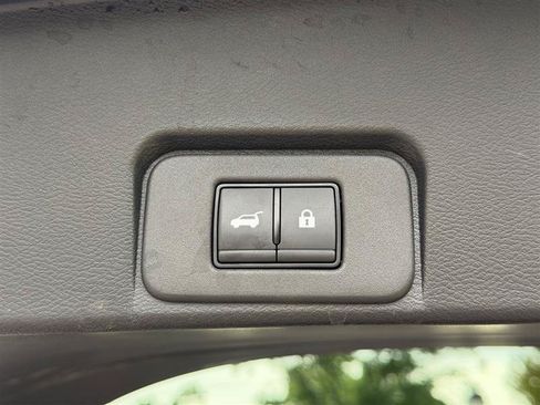 Used 2023 Nissan Rogue Platinum w/ Platinum Premium Package AWD/4WD image 25
