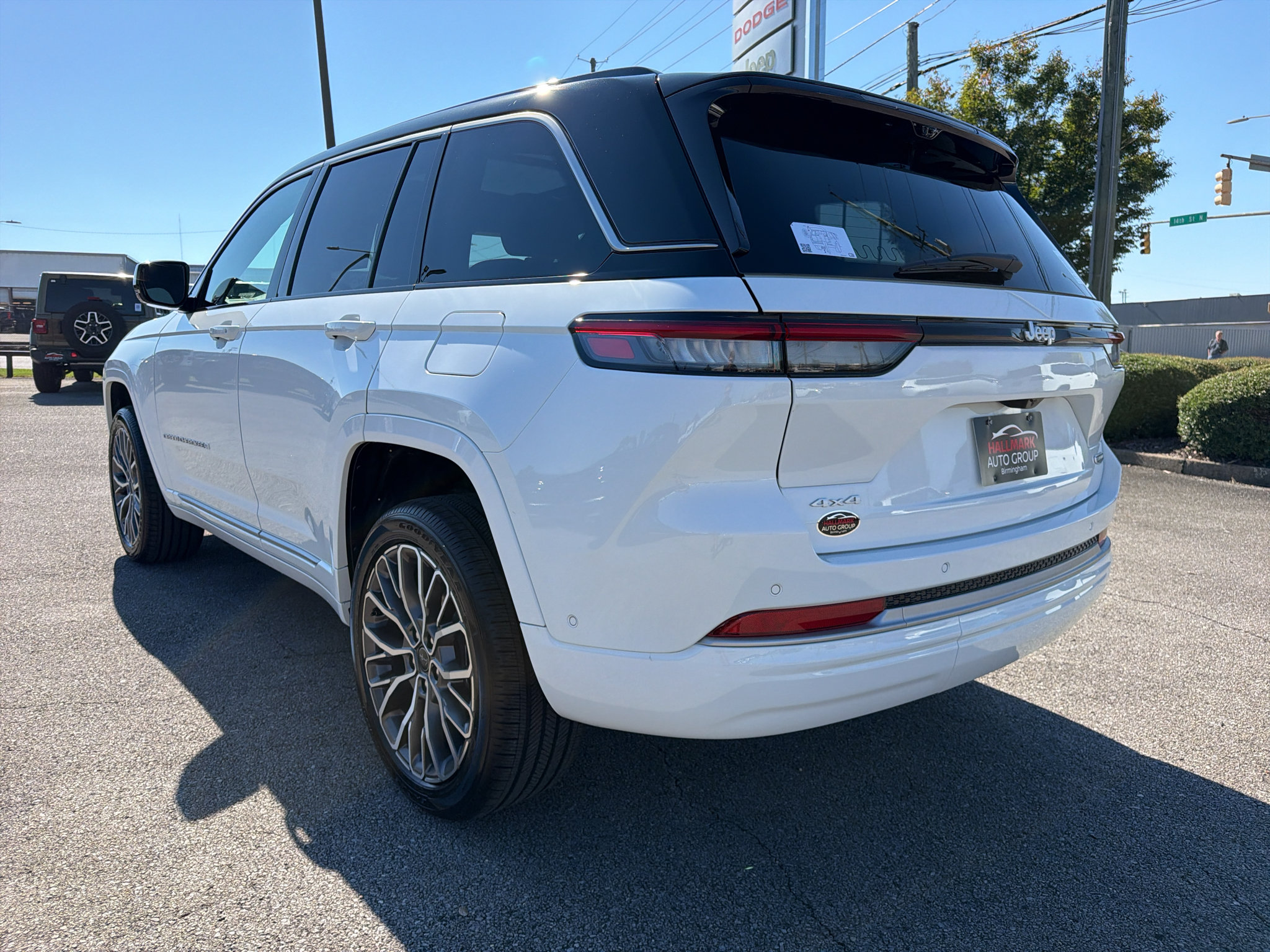 New 2027 Jeep Grand Cherokee Summit AWD/4WD image 9