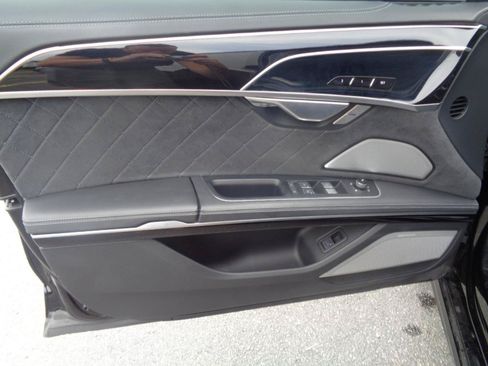 Used 2023 Audi S8 AWD/4WD image 23