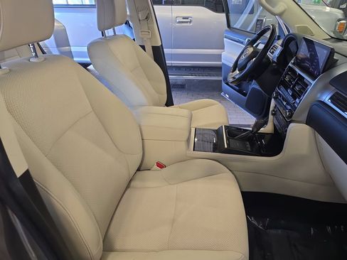 Used 2023 Lexus GX 460 Premium w/ Accessory Package AWD/4WD image 11