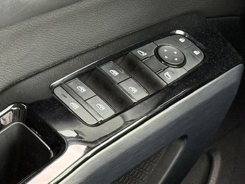 Used 2023 Nissan Pathfinder SL w/ Black Appearance Package image 31