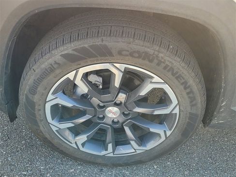 Used 2025 GMC Terrain Elevation w/ Elevation Premium Package image 4