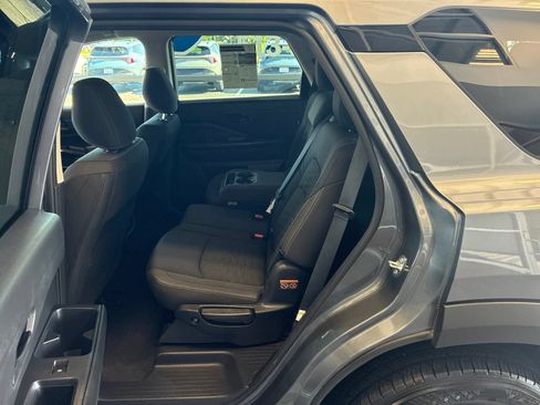 Used 2025 Nissan Pathfinder SV FWD image 14