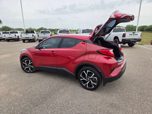 Used 2022 Toyota C-HR XLE FWD image 23