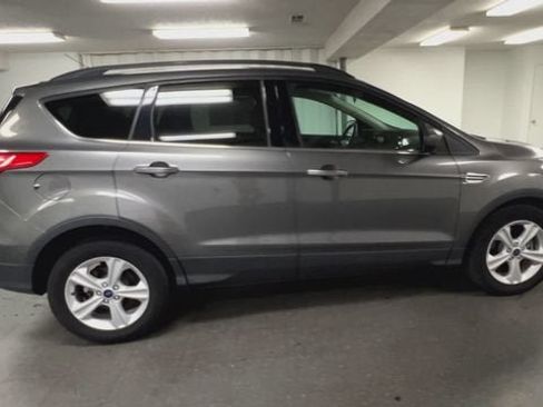 Used 2014 Ford Escape SE w/ Equipment Group 201A FWD image 9