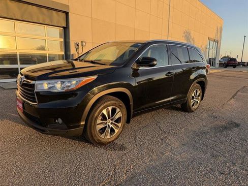 Used 2015 Toyota Highlander XLE image 1