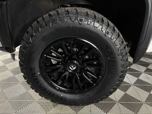 Used 2025 GMC Sierra 3500 SLT w/ SLT Premium Package image 12