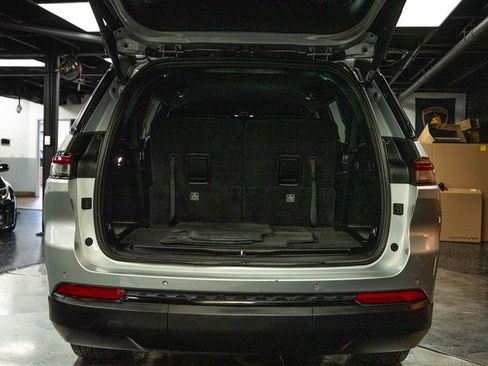 Used 2024 Jeep Grand Cherokee L Laredo image 7