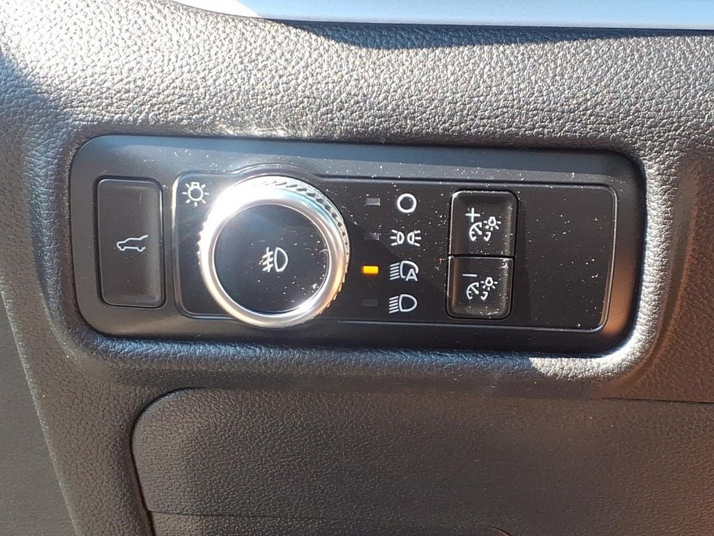 Used 2023 Ford Explorer XLT w/ Equipment Group 202A AWD/4WD image 22