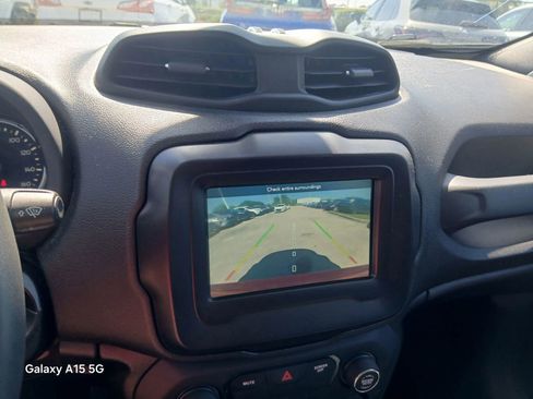 Used 2019 Jeep Renegade Latitude FWD image 29