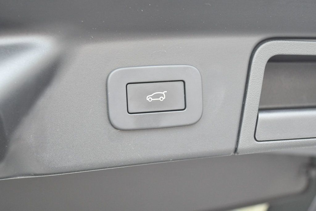 Used 2025 Land Rover Range Rover Velar Dynamic SE AWD/4WD image 19