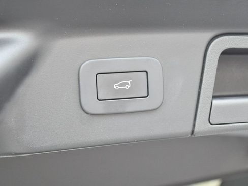 Used 2025 Land Rover Range Rover Velar Dynamic SE AWD/4WD image 19