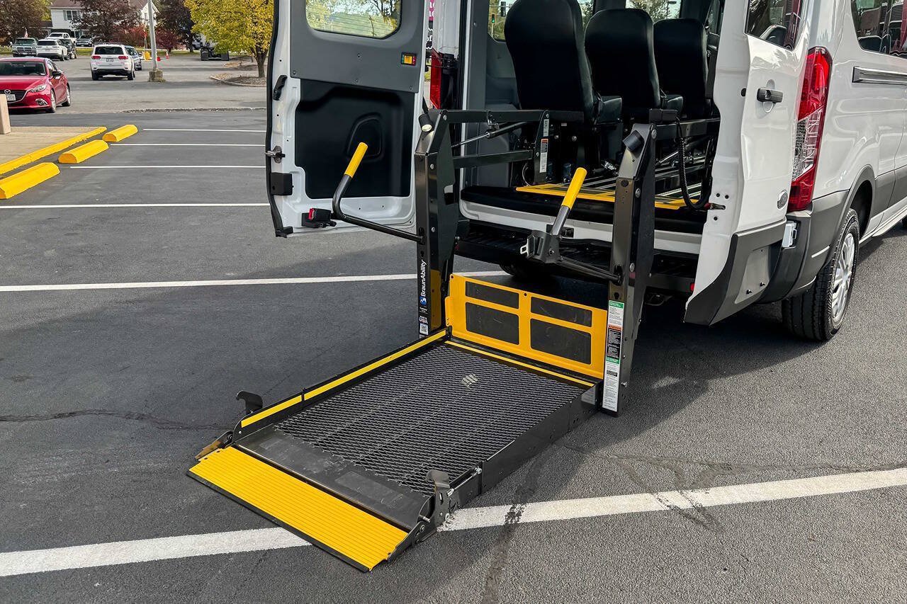 Used 2023 Ford E-Transit Medium Roof RWD image 5