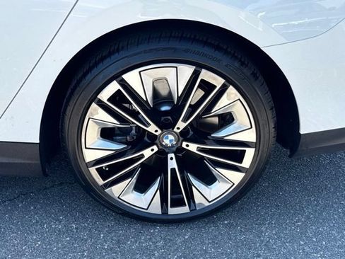 Used 2026 BMW i5 eDrive40 w/ Premium Package RWD image 14