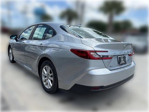 Used 2025 Toyota Camry LE FWD image 5
