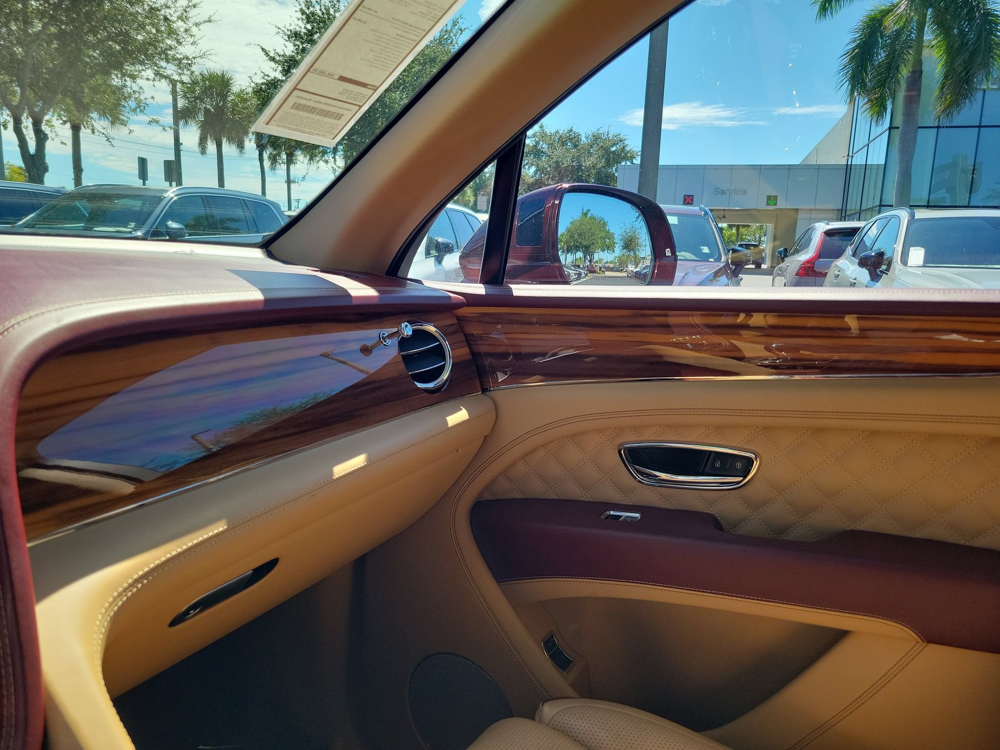 Used 2022 Bentley Bentayga AWD/4WD image 31
