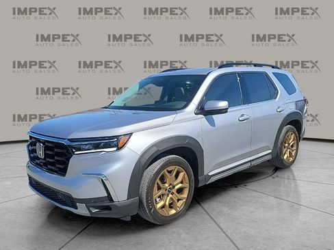 Used 2024 Honda Pilot Touring image 1