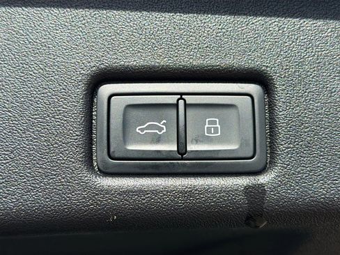 Certified 2025 Audi Q5 Prestige image 12