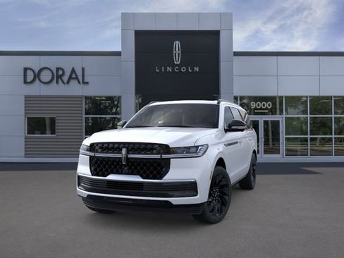 New 2026 Lincoln Navigator Reserve AWD/4WD image 2