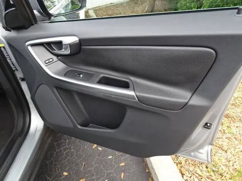 Used 2010 Volvo XC60 T6 image 23