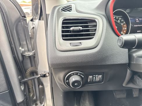 Used 2020 Jeep Compass Trailhawk image 21