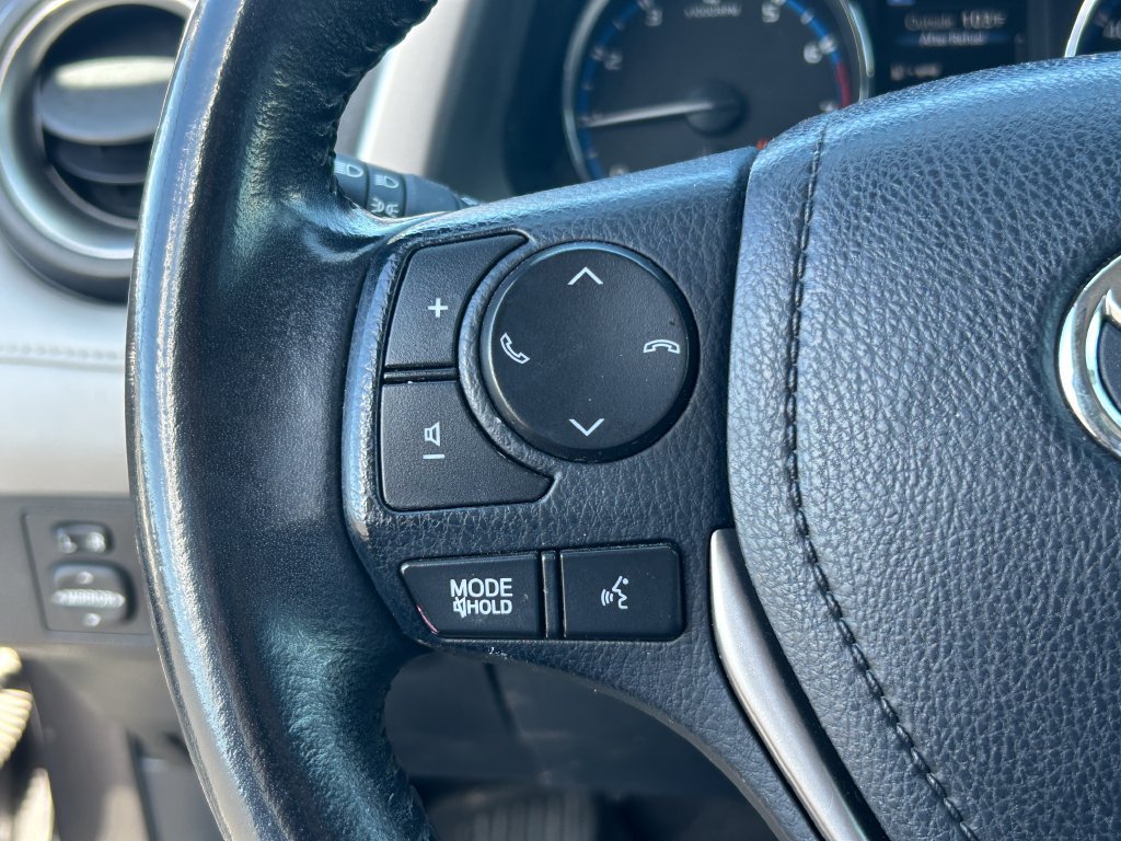 Used 2018 Toyota RAV4 Limited FWD image 18