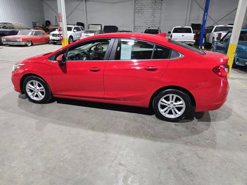 Used 2018 Chevrolet Cruze LT w/ Convenience Package image 6