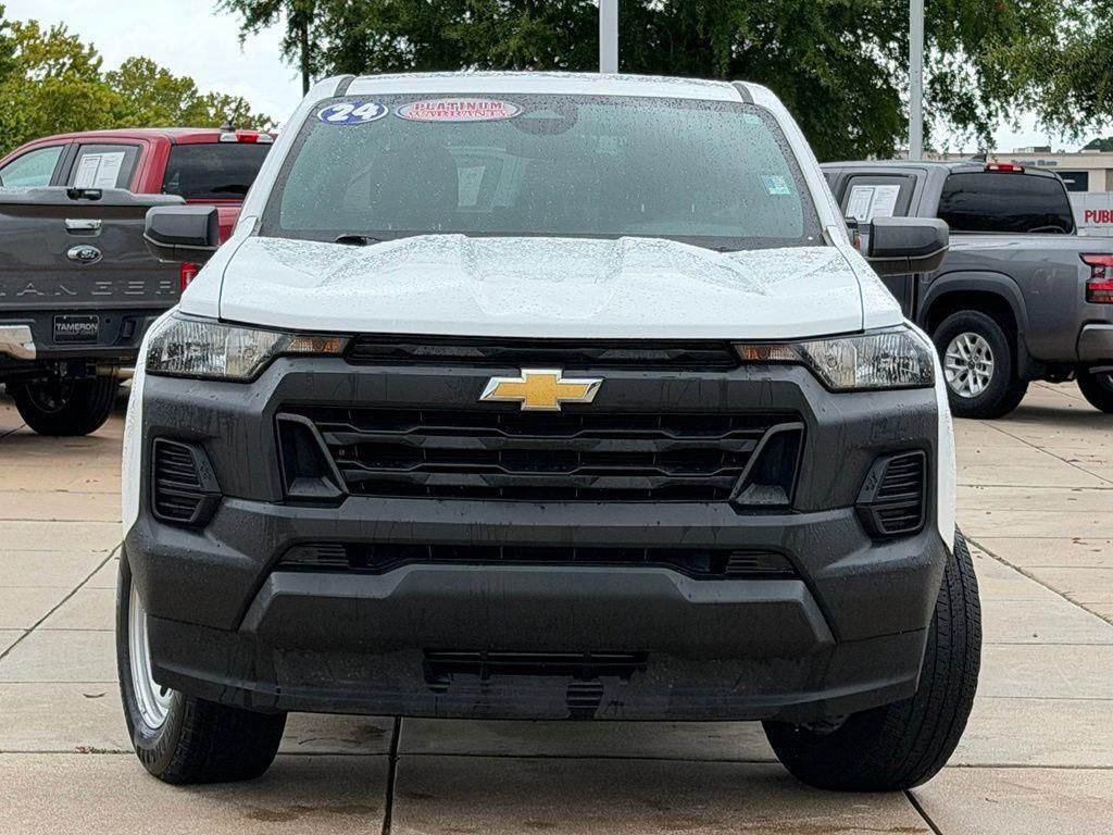 Used 2024 Chevrolet Colorado W/T RWD image 2
