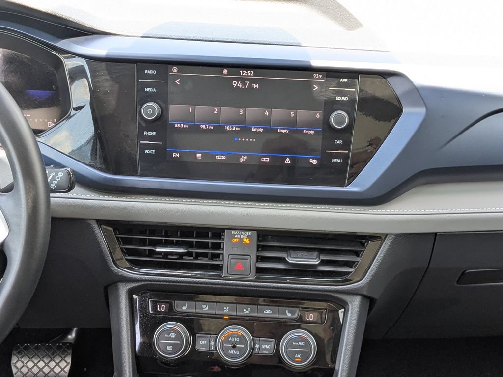 Used 2024 Volkswagen Taos SE FWD image 16