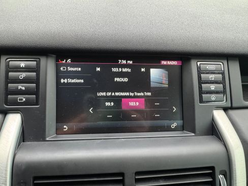 Used 2019 Land Rover Discovery Sport HSE Luxury image 19