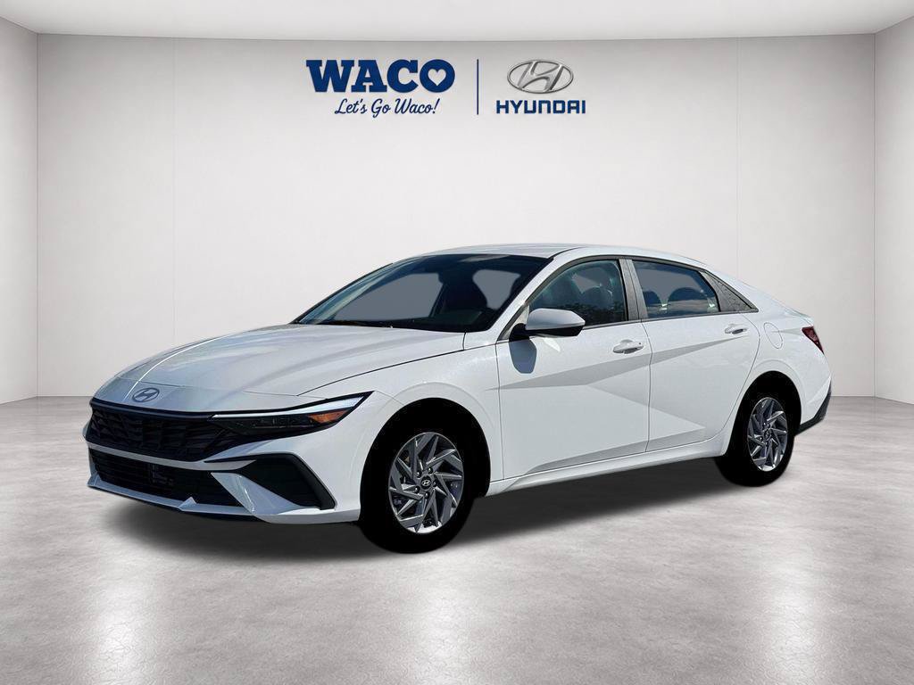 Used 2026 Hyundai Elantra Hybrid FWD image 2