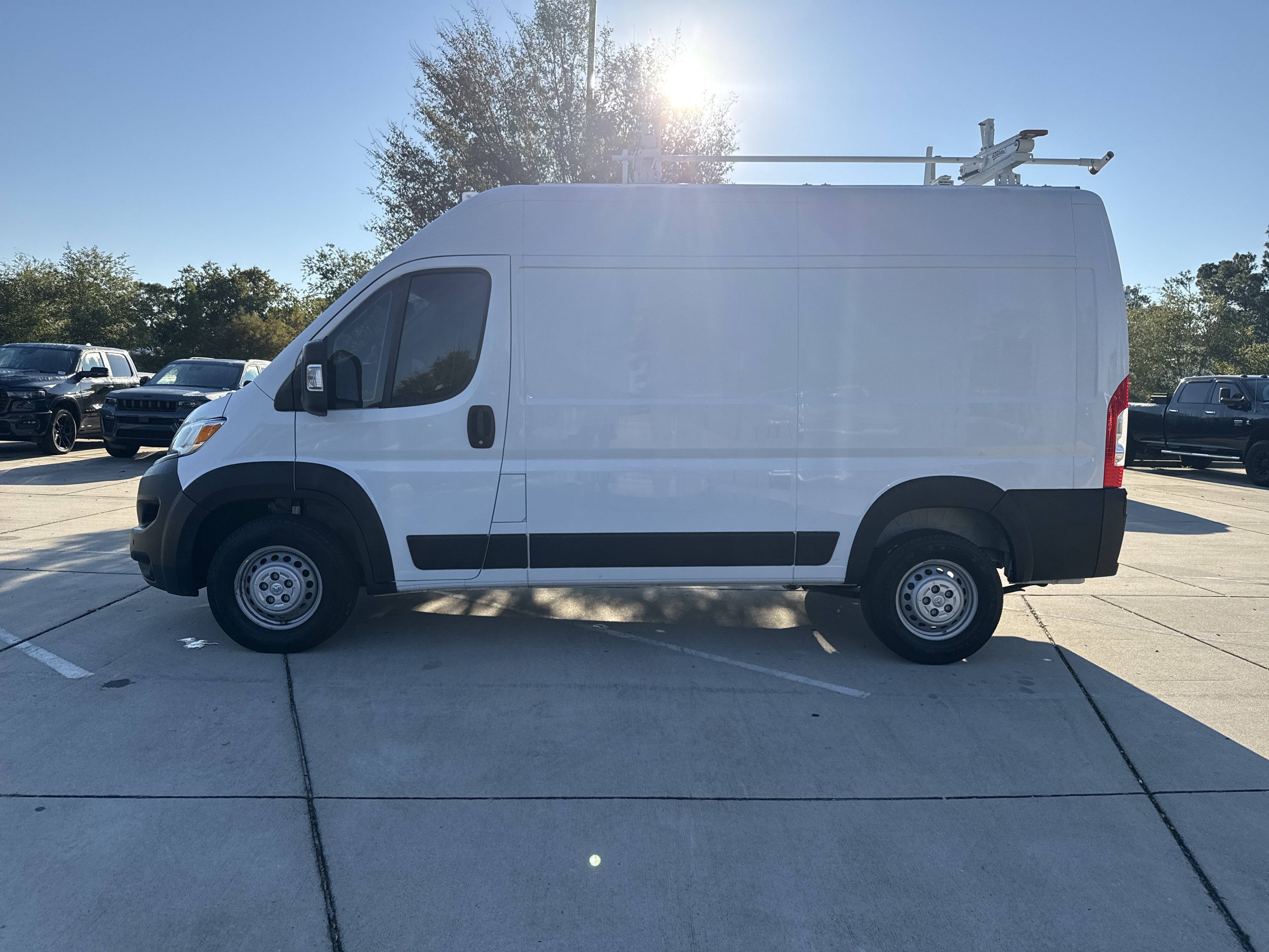 Used 2024 RAM ProMaster 1500 w/ Safety Group FWD image 8